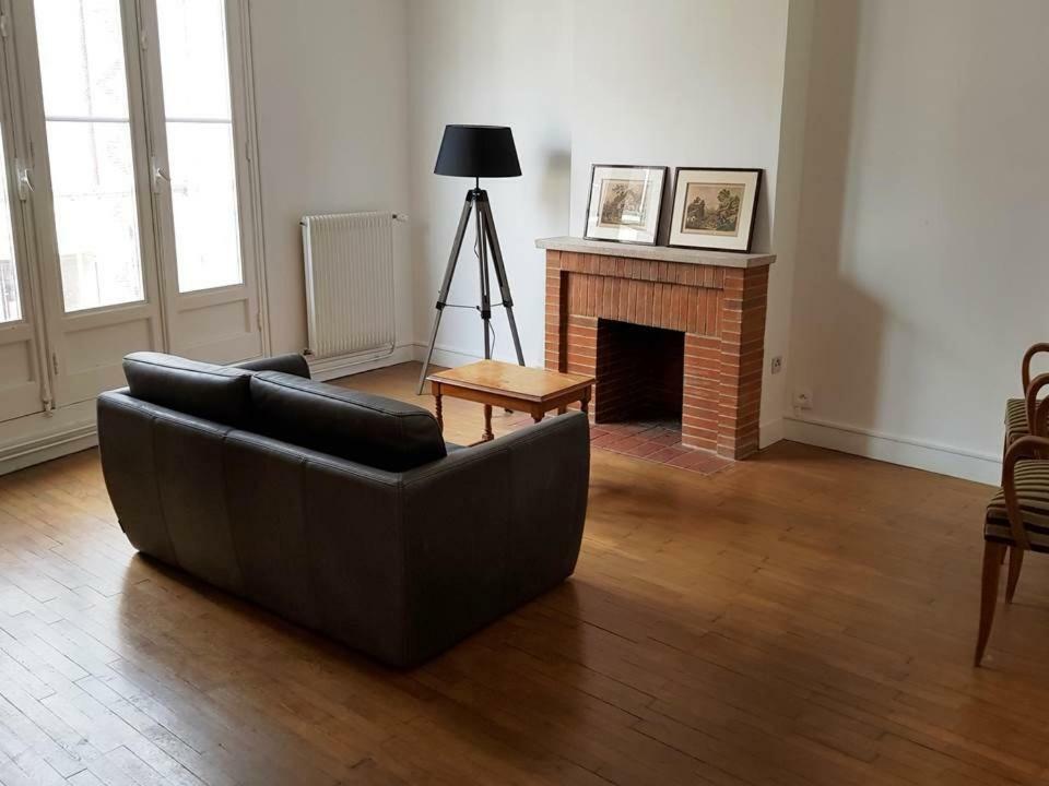 Charmant Appartement Au Pied Du Chateau Gien Exteriér fotografie